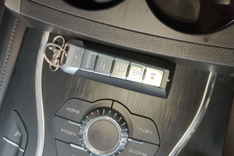 魏牌 VV7 2020款 2.0T 旗舰型中控内饰11