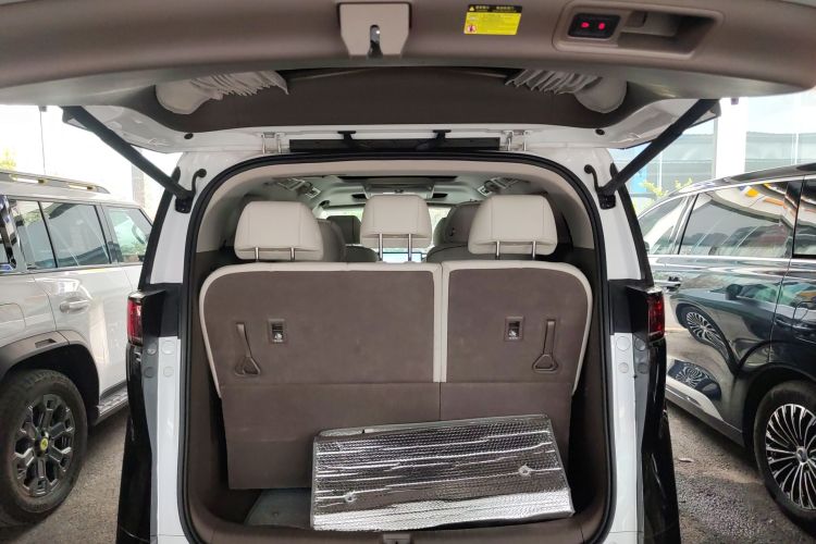 腾势D9 2022款 DM-i 1040 尊贵型机舱底盘23