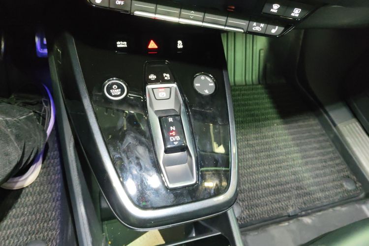 奥迪Q4 e-tron 2024款 40 e-tron 创境版中控内饰18