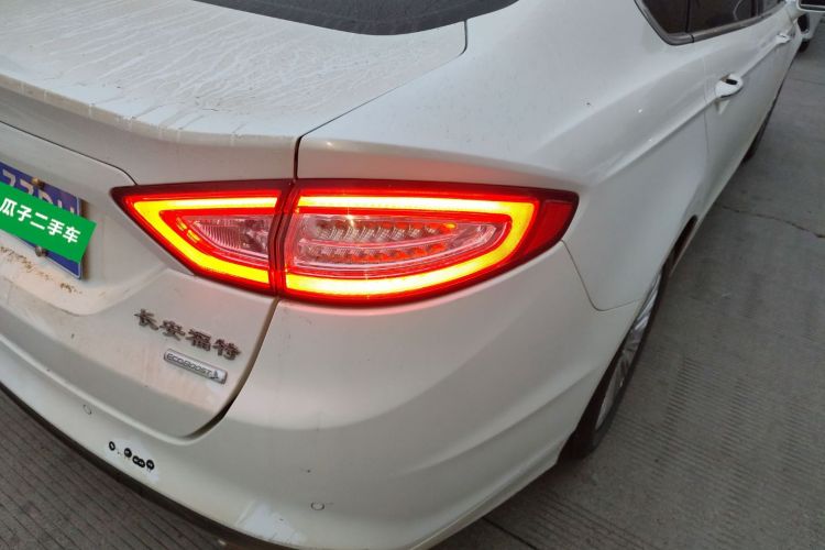 福特 蒙迪欧 2013款 2.0L GTDi200时尚型车身外观9