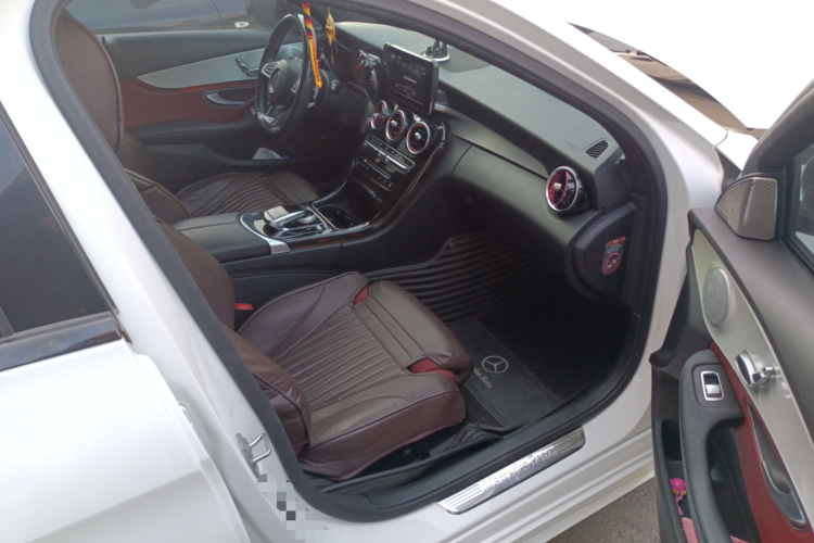 奔驰C级 2017款 改款 C 200 运动版局部细节9005