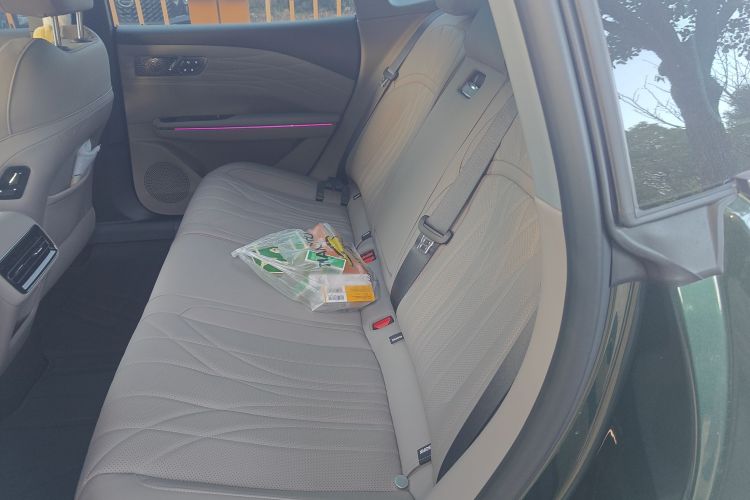 吉利银河 银河星耀8 2025款 130km EM-i 尊贵版中控内饰21