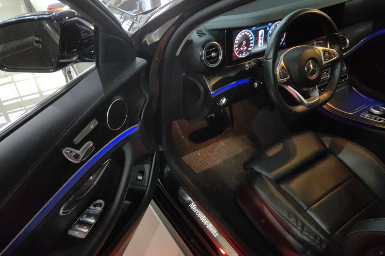 奔驰E级 2018款 E 200 L 运动型中控内饰7003