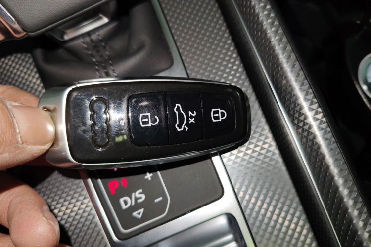 奥迪A6L 2026款 45 TFSI 臻选动感型中控内饰7001