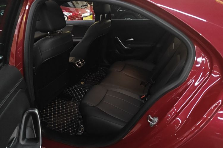 奔驰A级 2020款 改款 A 180 L 运动轿车特殊配置中控内饰21