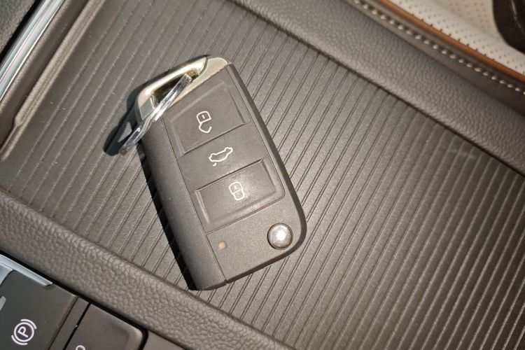 大众 迈腾 2025款 众享款 330TSI DSG豪华型中控内饰7001