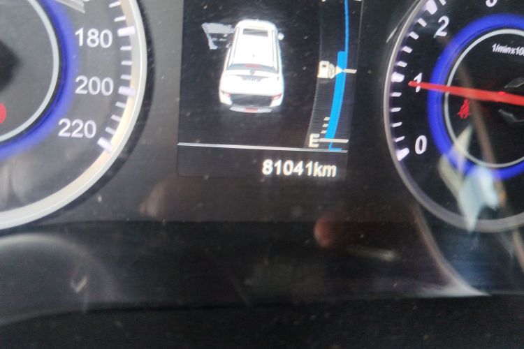 中华V3 2015款 1.5L 手动智能型中控内饰15