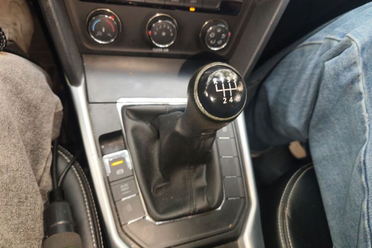 大众 凌渡 2015款 230TSI 手动风尚版中控内饰18