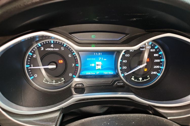 吉利汽车 帝豪 2016款 三厢 1.5L CVT豪华型中控内饰14