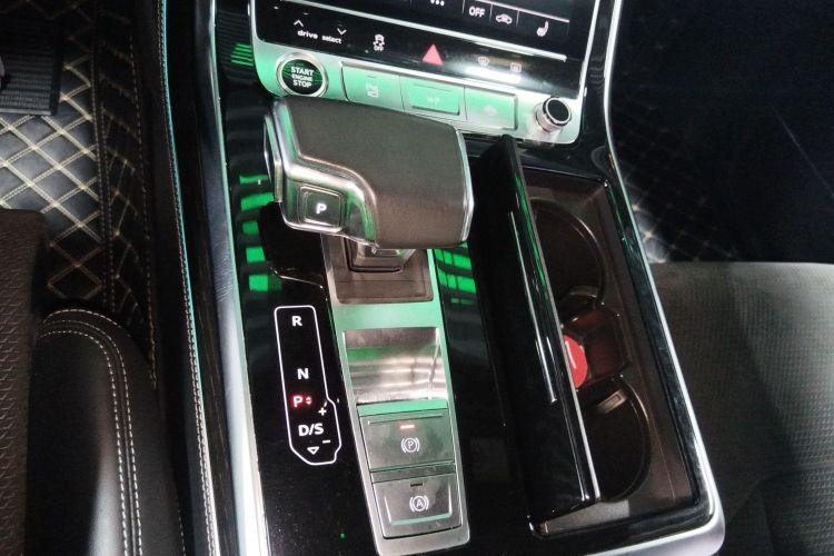 奥迪Q8 2021款 55 TFSI 臻选动感型中控内饰18