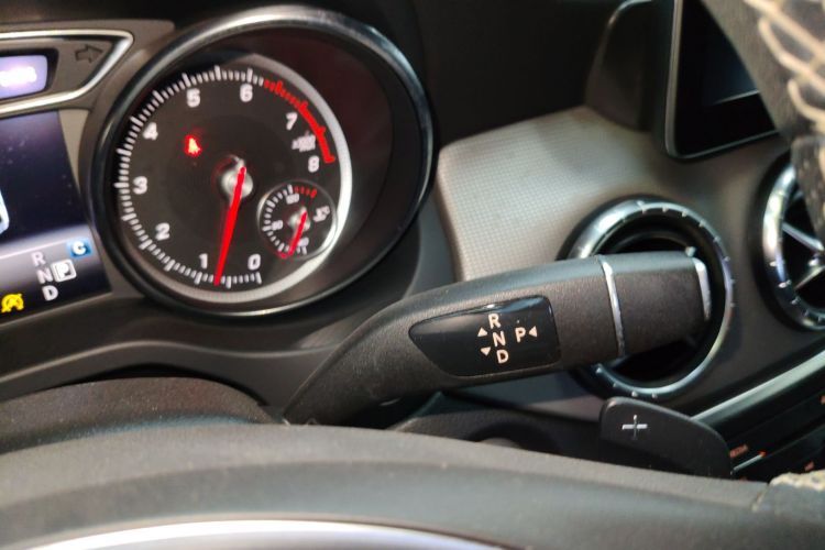 奔驰CLA 2017款 改款 CLA 200 动感型中控内饰18