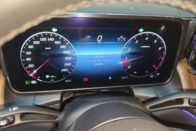 奔驰GLC 2023款 GLC 300 L 4MATIC 动感型 5座中控内饰14