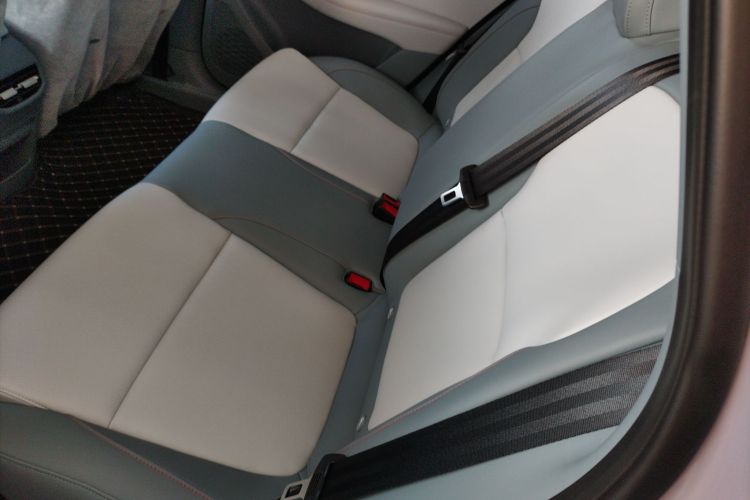 名爵 MG4 EV 2026款 437 从容版中控内饰7004