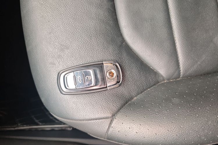 大众 辉昂 2018款 改款 380TSI 两驱商务版中控内饰7001