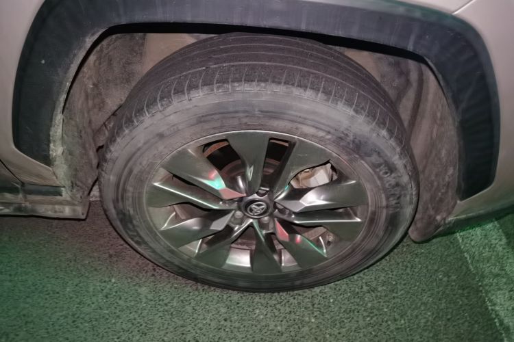 丰田 威兰达 2020款 双擎 2.5L E-CVT四驱豪华版车身外观10