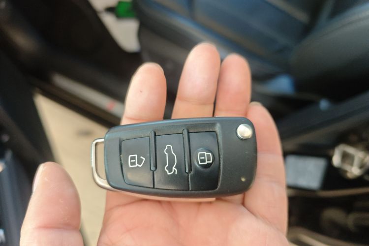 奥迪Q2L 2022款 35 TFSI 时尚动感型中控内饰7001