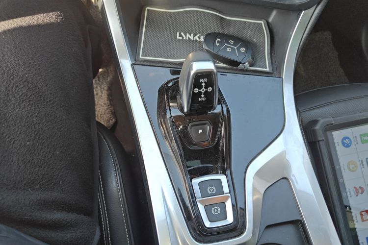 领克01 2017款 2.0T 两驱型Pro版中控内饰18