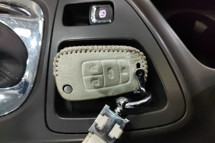 别克 君威 2014款 2.0L 精英时尚型中控内饰11