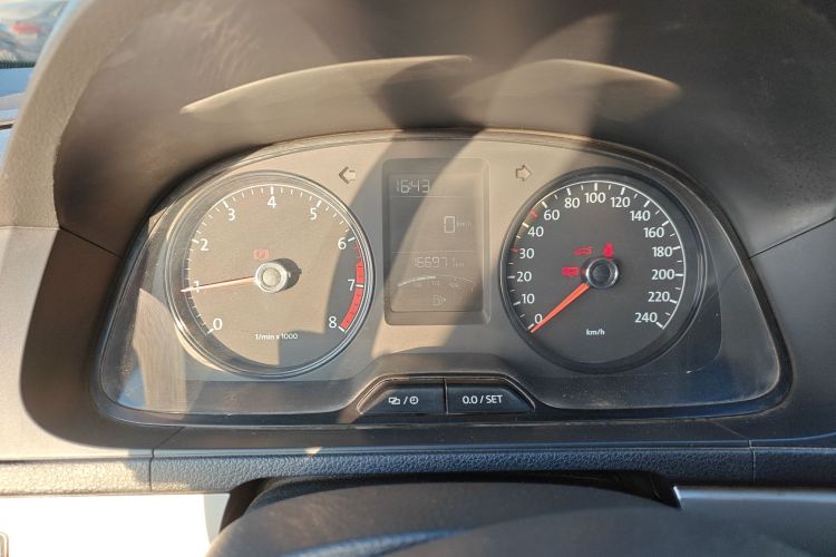 大众 朗逸 2013款 改款经典 1.6L 手动风尚版中控内饰14