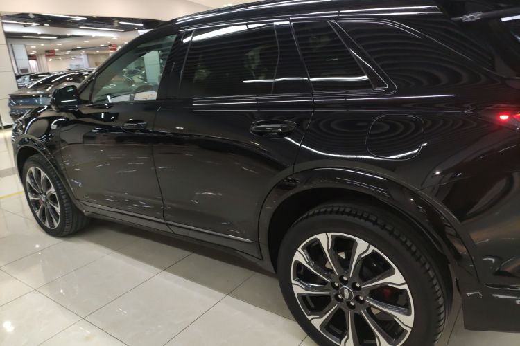 凯迪拉克XT5 2025款 2.0T 铂金型车身外观4