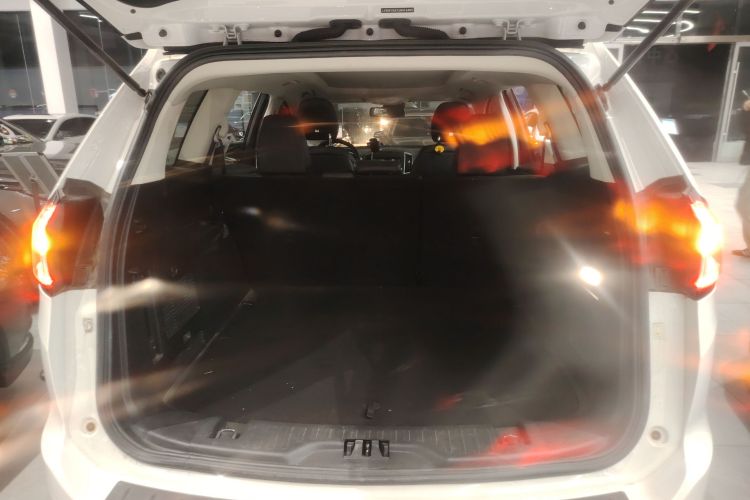 福特 锐界 2018款 改款 EcoBoost 245 两驱铂锐型 5座 国V局部细节23