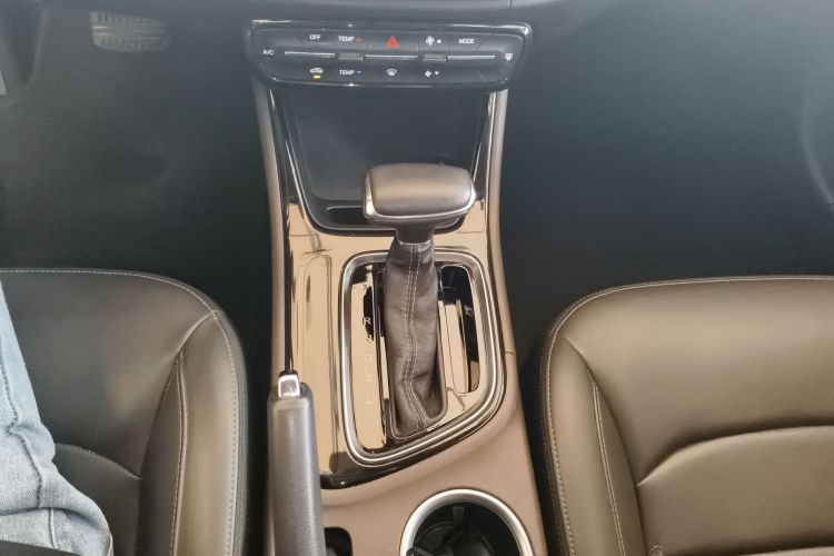 广汽传祺 传祺GA4 2018款 150N 自动豪华版中控内饰18