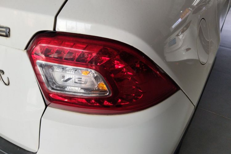 中华V3 2015款 1.5L 手动智能型车身外观9