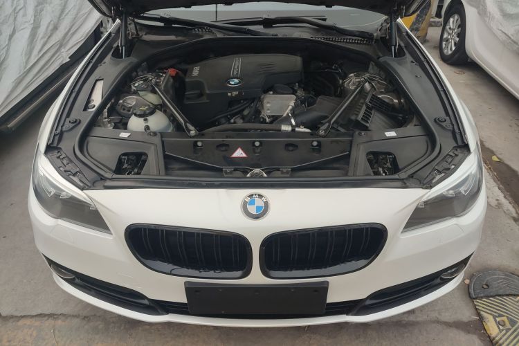 宝马5系 2014款 520Li 典雅型机舱底盘24