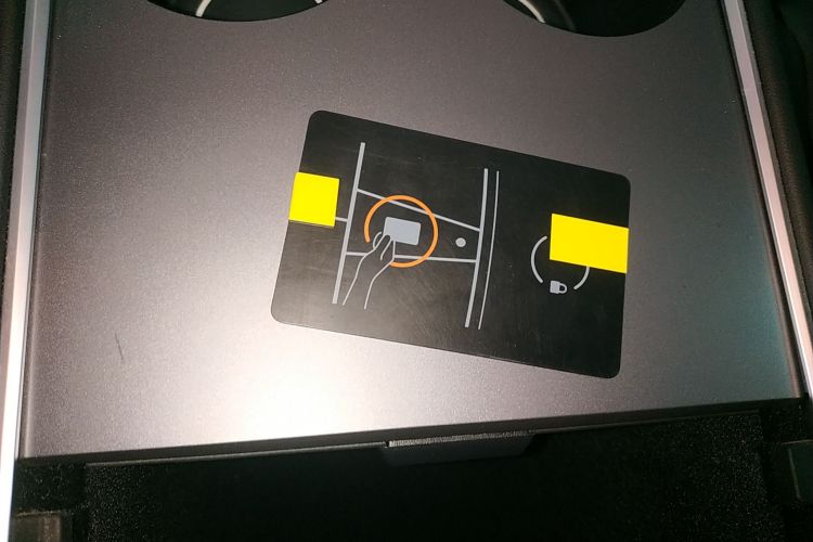 特斯拉 Model Y 2022款 长续航全轮驱动版中控内饰11