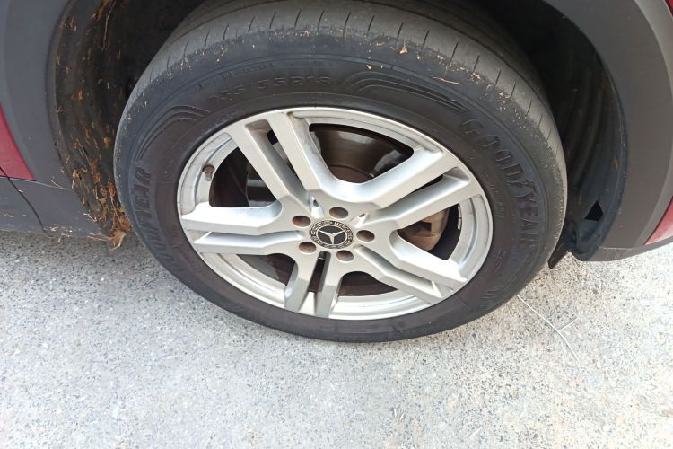 奔驰GLB 2020款 改款 GLB 200 动感型车身外观10