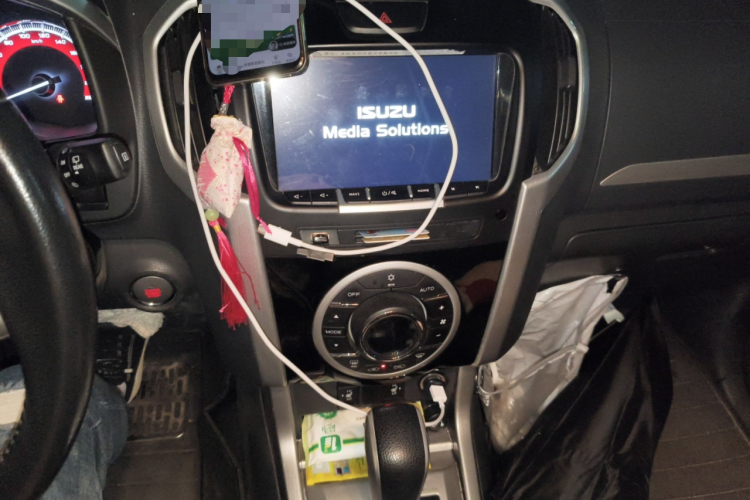 五十铃 mu-X牧游侠 2017款 3.0T 四驱自动尊享型 7座 国IV中控内饰16