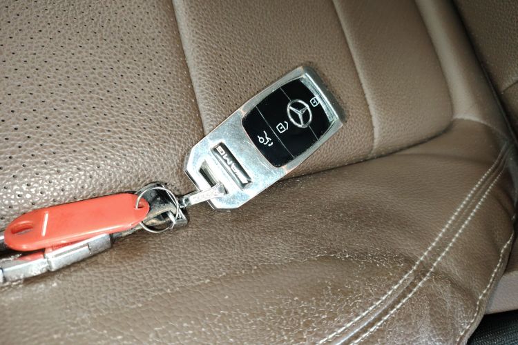 奔驰E级 2019款 E 200 L 运动型中控内饰7001