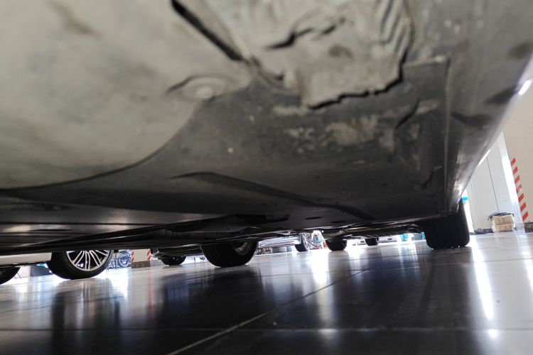 宝马5系 2018款 530Li xDrive 豪华套装机舱底盘30