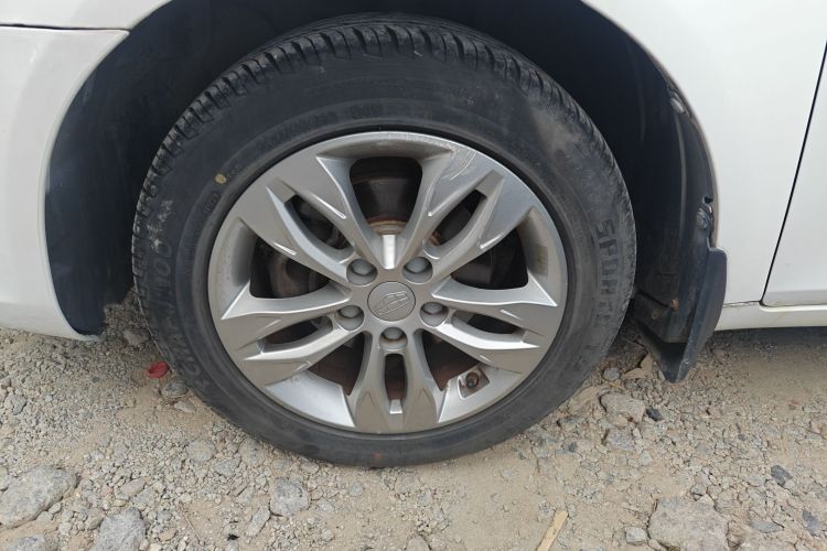 吉利汽车 帝豪 2016款 三厢 1.5L 手动向上版车身外观6007