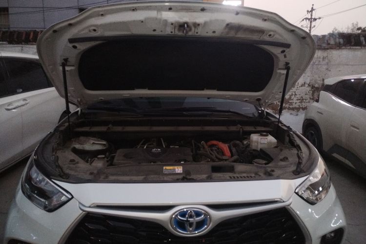 丰田 汉兰达 2023款 2.5L智能电混双擎四驱精英版 7座局部细节24