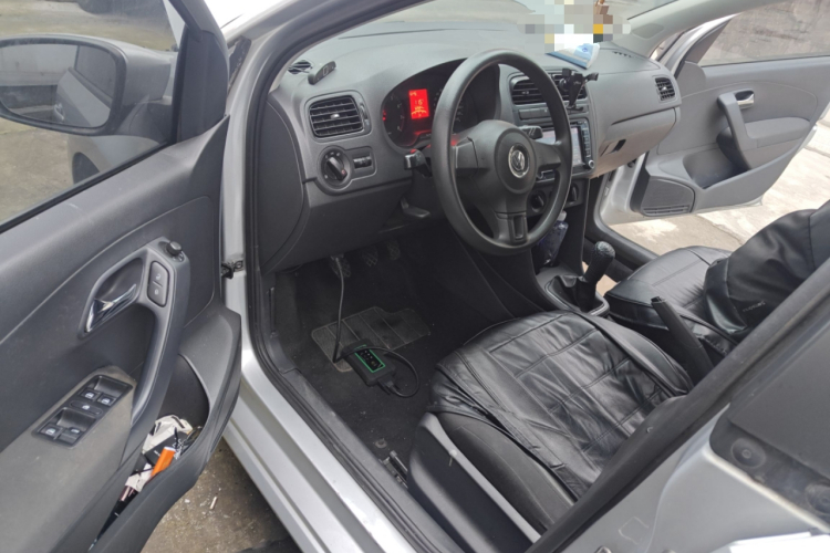 大众 Polo 2013款 1.4L 手动风尚版中控内饰20