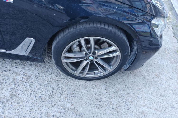 宝马7系 2018款 730Li 尊享型 M运动套装车身外观10