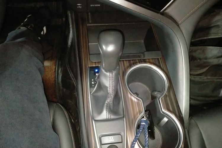 丰田 凯美瑞 2018款 2.0G 豪华版中控内饰18