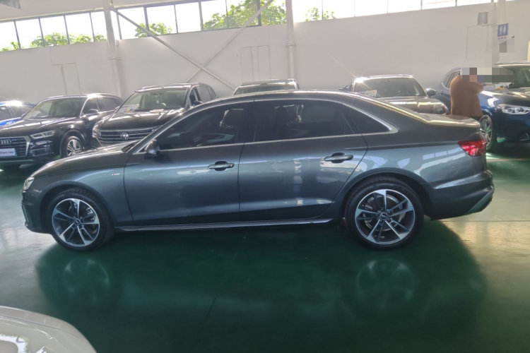 奥迪A4L 2023款 40 TFSI 时尚动感型车身外观4