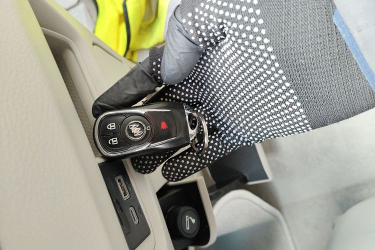 别克GL8 2021款 陆上公务舱 652T 舒适型中控内饰11