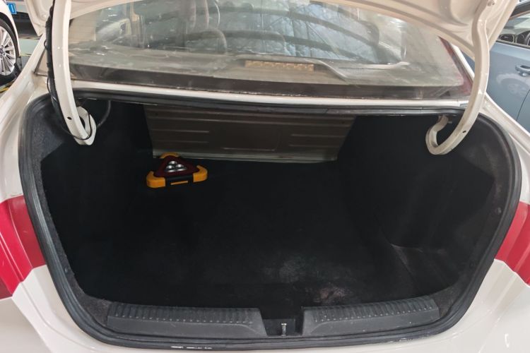 大众 捷达 2013款 1.6L 自动时尚型机舱底盘23