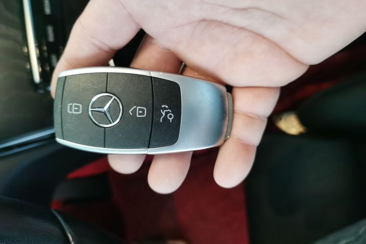 奔驰C级 2019款 C 180 L 时尚型运动版中控内饰7001