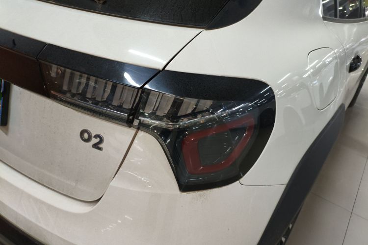 领克02 2021款 2.0TD 自动两驱劲 冠军版车身外观9