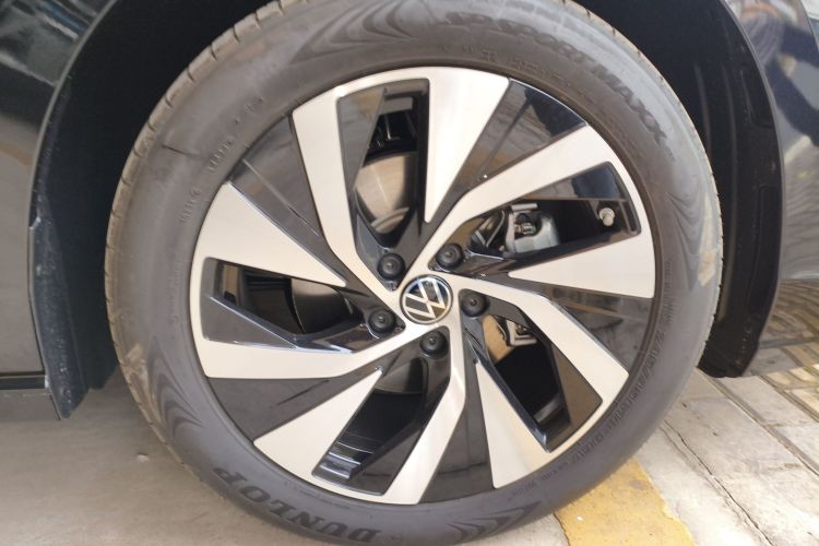 大众 帕萨特 2025款 Pro 380TSI 龙耀版车身外观10