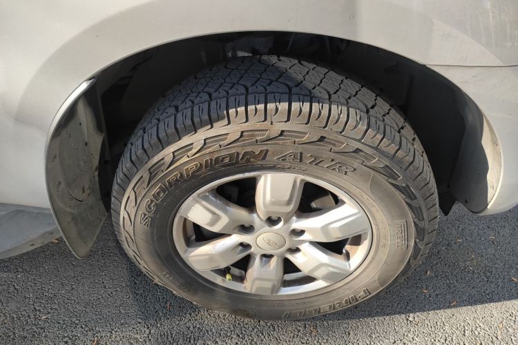 福特 撼路者 2017款 2.0T 汽油自动四驱菁英版 5座车身外观10