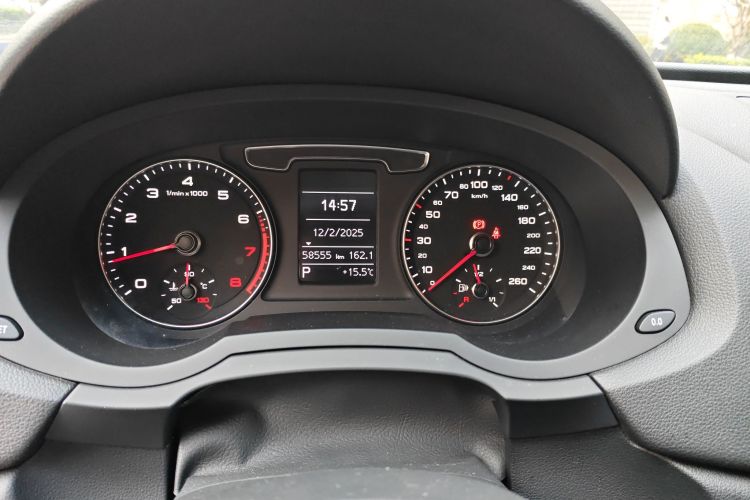 奥迪Q3 2018款 35 TFSI 运动型典藏版中控内饰15