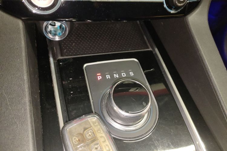 捷豹F-PACE 2018款 2.0T 两驱都市尊享版中控内饰18