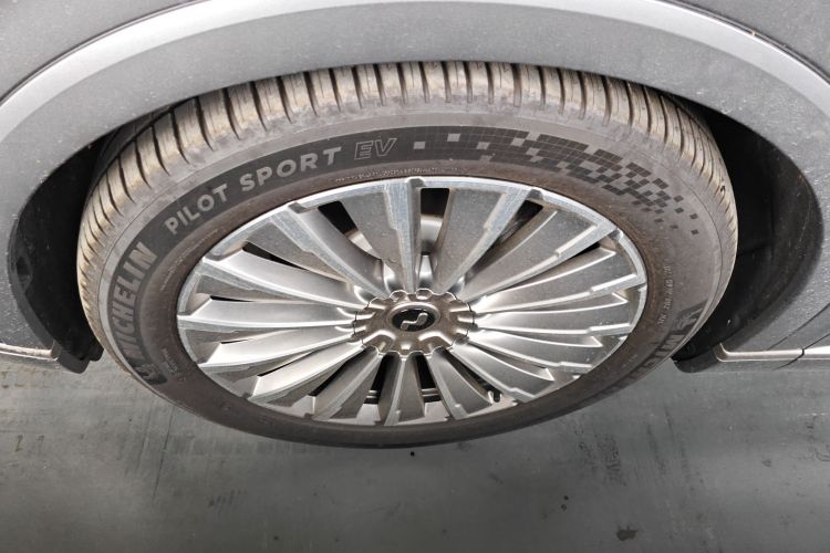 乐道L90 2025款 Max 六座版车身外观6007