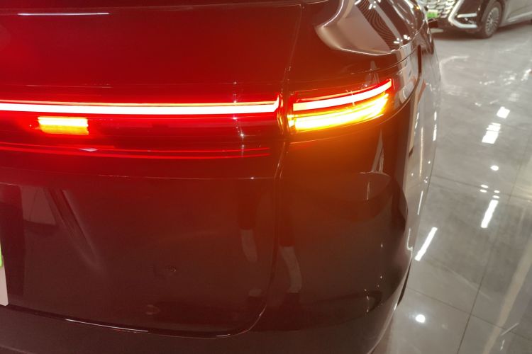 理想汽车 理想L9 2024款 Ultra车身外观9