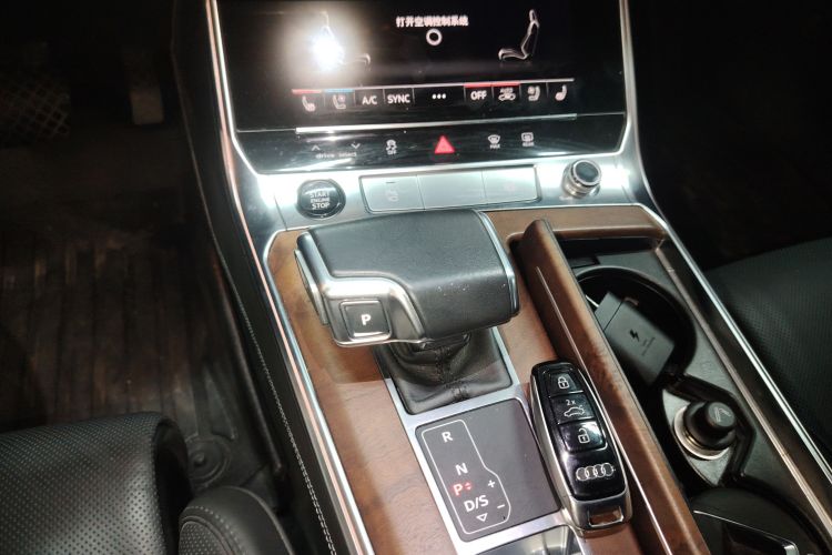 奥迪A6L 2023款 55 TFSI quattro 尊享动感型中控内饰18